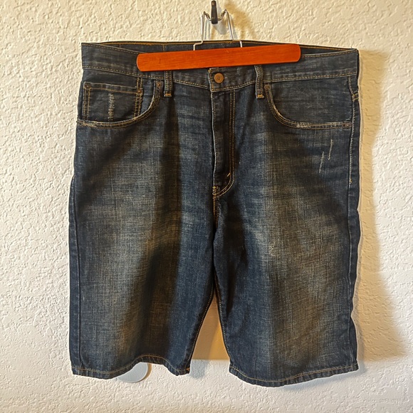 Levi's MENS 569 SLIGHTLY DISTRESSED DARK BLUE DENIM JEAN SHORTS- 34W - Picture 1 of 4